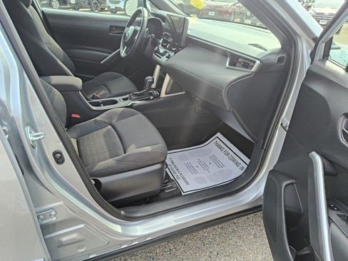 Used 2024 Toyota Corolla Cross SE image 19