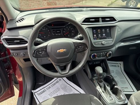 Used 2023 Chevrolet TrailBlazer LT FWD image 9