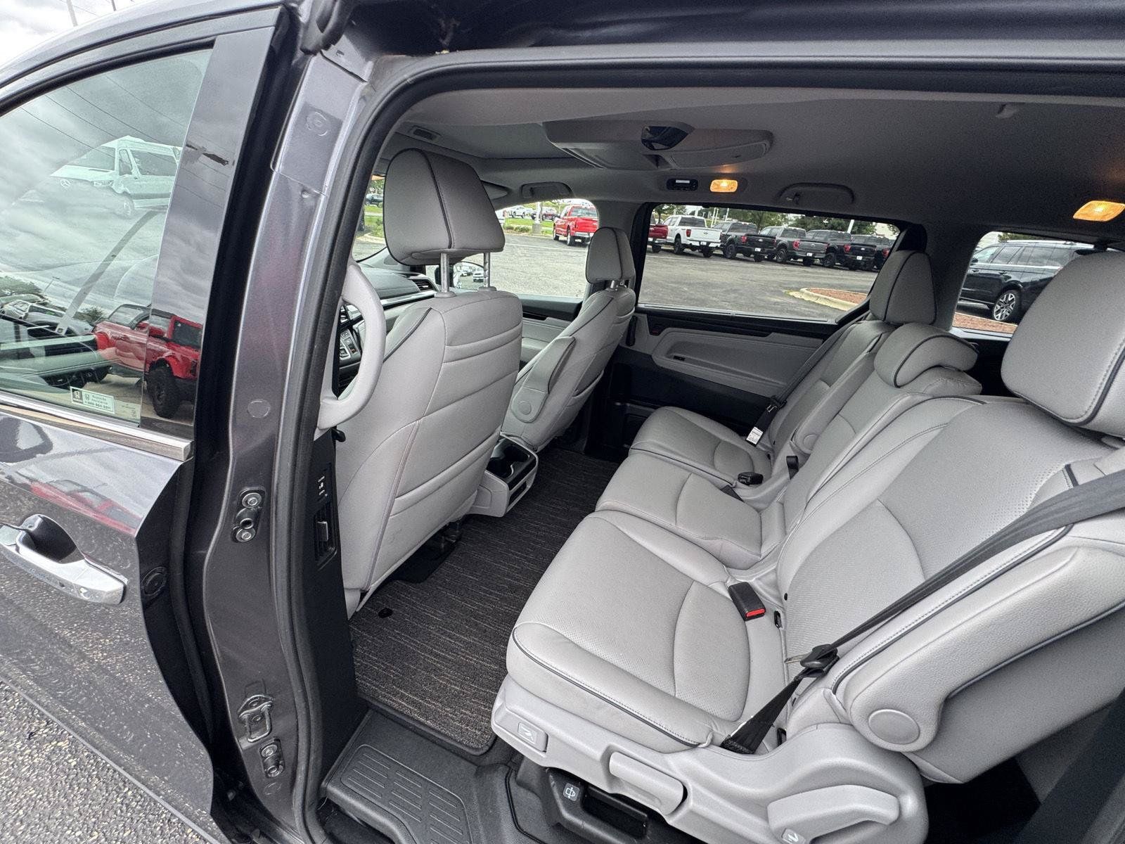 Used 2023 Honda Odyssey Elite image 14