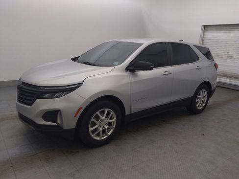 Used 2022 Chevrolet Equinox LT image 2
