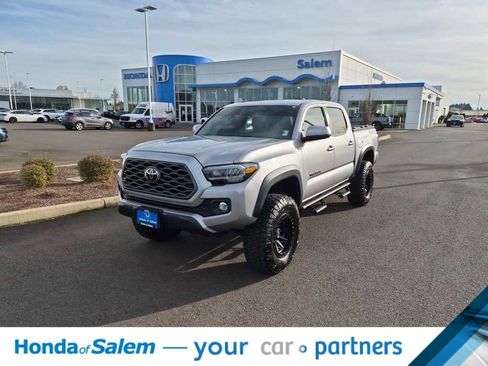 Used 2020 Toyota Tacoma TRD Off-Road image 1