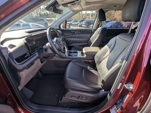 Used 2025 Kia Carnival SX image 11