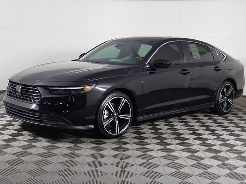 Used 2025 Honda Accord Sport image 9