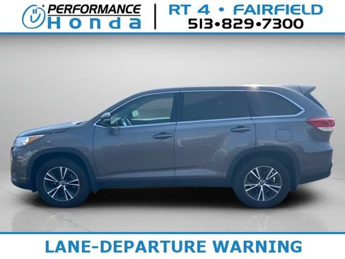 Used 2019 Toyota Highlander LE FWD image 1