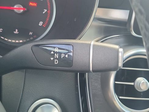 Used 2018 Mercedes-Benz GLC 300 4MATIC image 28
