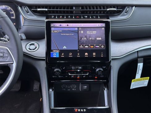 New 2025 Jeep Grand Cherokee Limited image 14