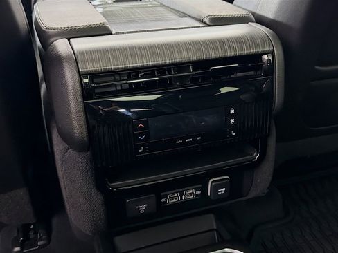 Used 2023 Jeep Wagoneer L Series II w/ Premium Group I image 23