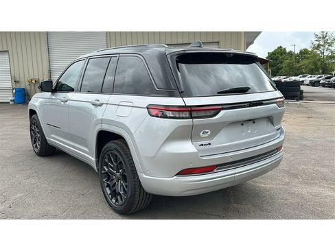 New 2026 Jeep Grand Cherokee Summit w/ Obsidian Package AWD/4WD image 4