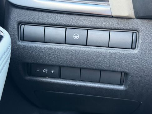 Used 2021 Nissan Rogue SV FWD image 32