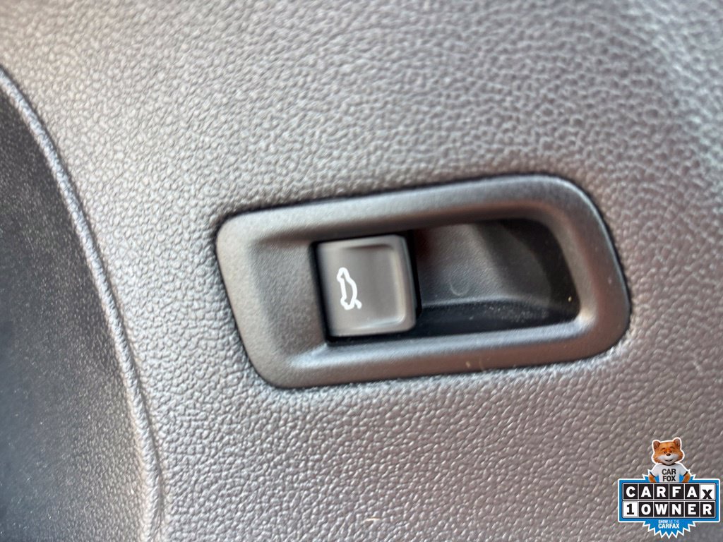 Used 2025 Volkswagen Atlas Cross Sport SE AWD/4WD image 19