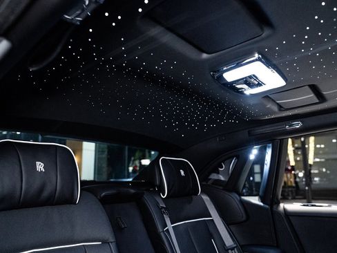 Used 2024 Rolls-Royce Phantom Sedan image 29