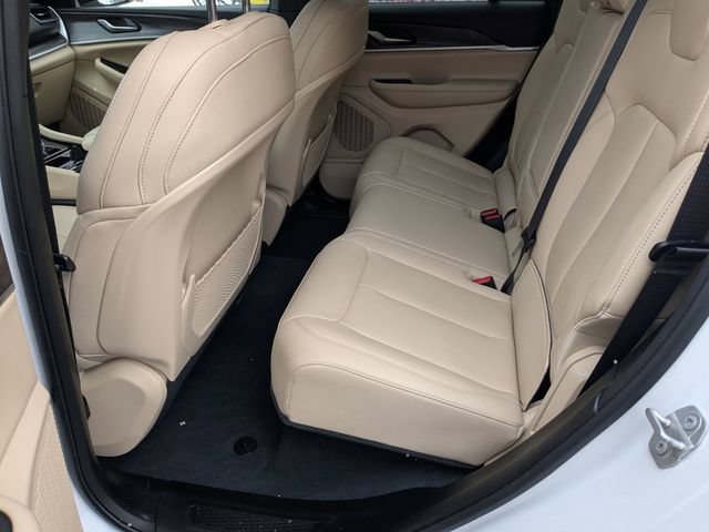 Used 2023 Jeep Grand Cherokee Limited AWD/4WD image 23