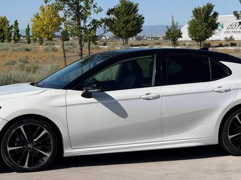 Used 2020 Toyota Camry XSE FWD image 4