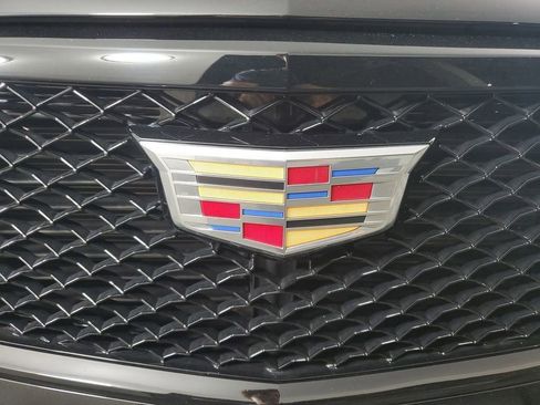 Used 2024 Cadillac XT4 Sport image 10