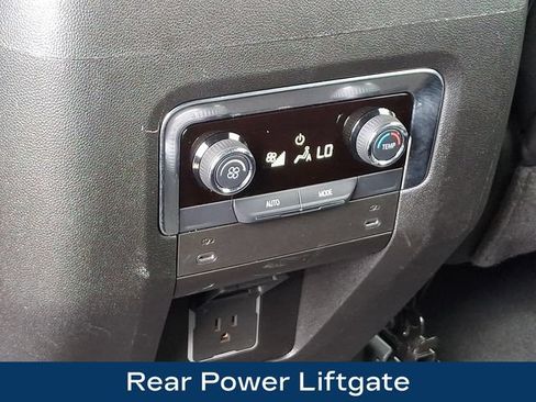 Used 2025 Chevrolet Suburban Z71 AWD/4WD image 19