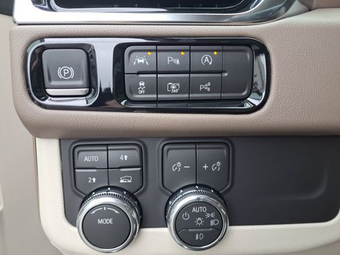 Used 2026 GMC Yukon XL Denali w/ Sun & Power Step Package AWD/4WD image 33