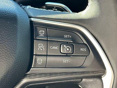 Used 2024 Jeep Grand Cherokee L Laredo image 33