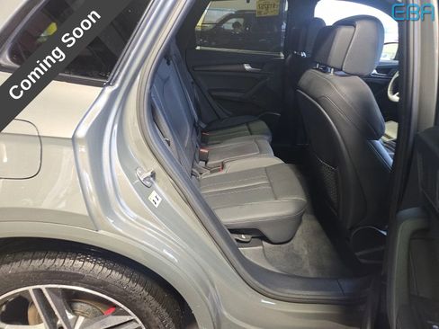 Used 2024 Audi Q5 e Prestige w/ Prestige Package image 11