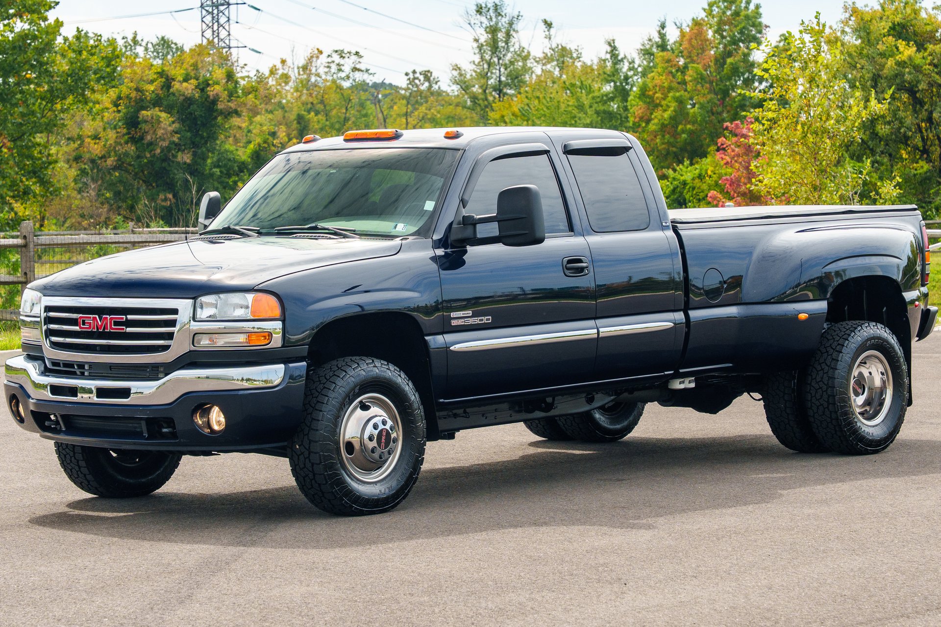 Used 2006 GMC Sierra 3500 SLE w/ Heavy-Duty Power Package AWD/4WD image 4