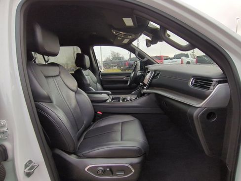 Used 2024 Jeep Wagoneer Series II w/ Flexible Seating Group image 22