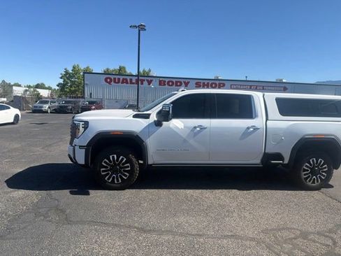 Used 2024 GMC Sierra 2500 Denali Ultimate AWD/4WD image 2