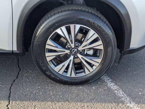 Certified 2023 Nissan Rogue SV image 10