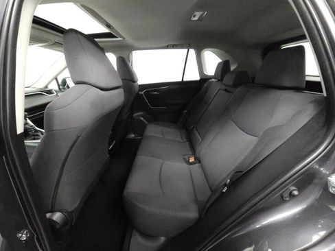 Used 2019 Toyota RAV4 XLE AWD/4WD image 5