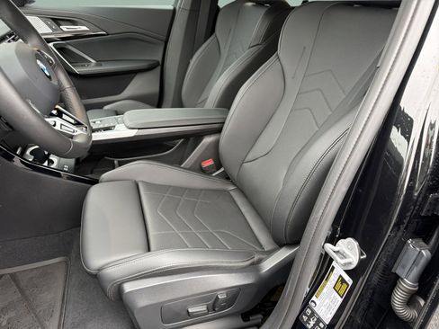 Used 2025 BMW X2 xDrive28i w/ Premium Package image 32