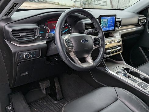Used 2022 Ford Explorer XLT w/ Equipment Group 202A image 13