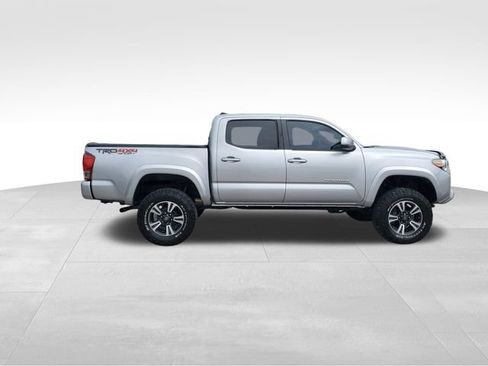 Used 2016 Toyota Tacoma TRD Sport w/ Towing Package AWD/4WD image 3