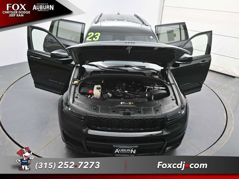 Used 2023 Jeep Grand Cherokee L Laredo image 34