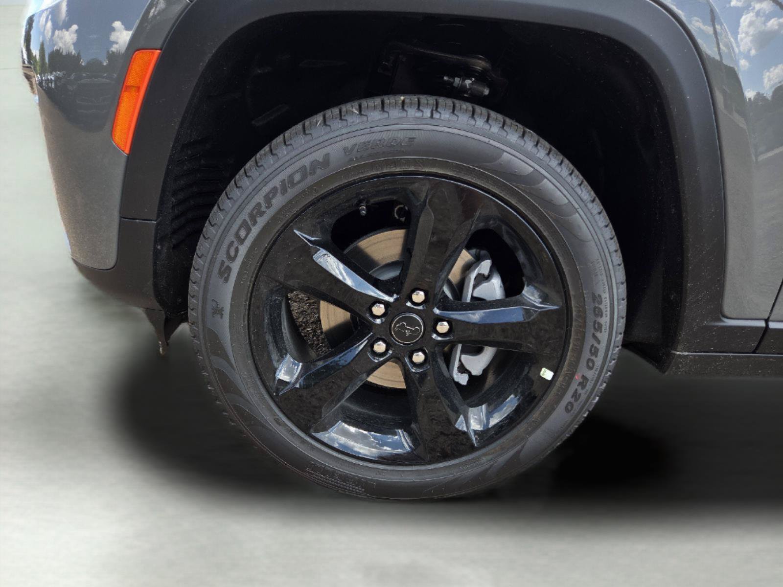 New 2027 Jeep Grand Cherokee Limited w/ Limited Altitude Package RWD image 23