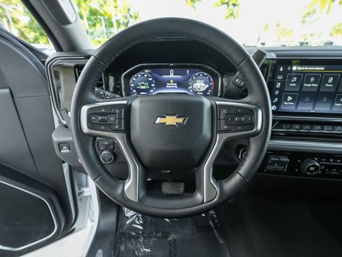 Used 2025 Chevrolet Silverado 2500 LT w/ Convenience Package image 7