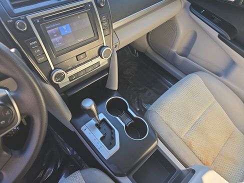 Used 2014 Toyota Camry L image 23