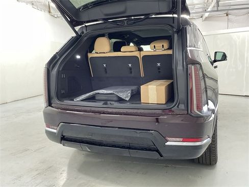 New 2025 Cadillac Escalade IQ Luxury 2 image 27