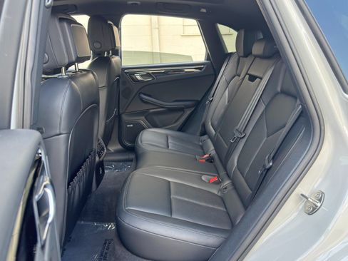 Used 2025 Porsche Macan AWD/4WD image 41