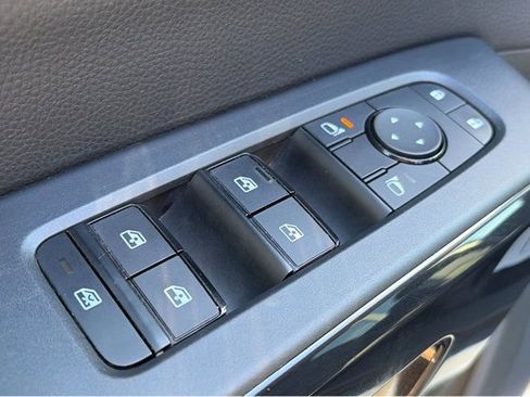 Certified 2024 Nissan Pathfinder SV FWD image 18