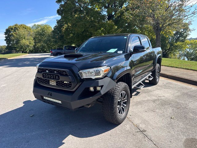 Used 2021 Toyota Tacoma TRD Sport w/ Technology Package AWD/4WD image 3