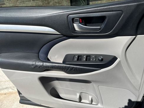 Used 2015 Toyota Highlander XLE FWD image 30