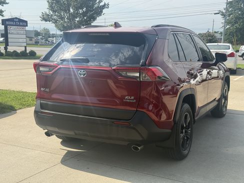 Used 2019 Toyota RAV4 XLE w/ Convenience Package AWD/4WD image 7
