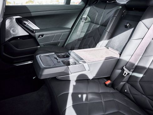 Used 2024 BMW 760i xDrive AWD/4WD image 52