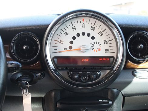 Used 2011 MINI Cooper Clubman image 17