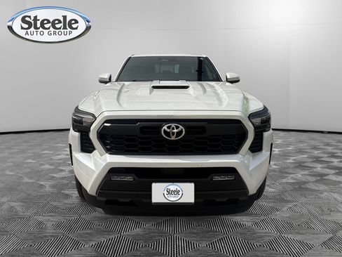 Used 2024 Toyota Tacoma TRD Sport w/ TRD Sport Upgrade Package AWD/4WD image 8