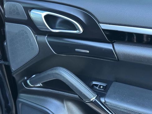 Used 2017 Porsche Cayenne Platinum Edition image 24