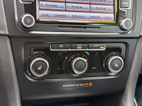 Used 2013 Volkswagen Jetta SE FWD image 19