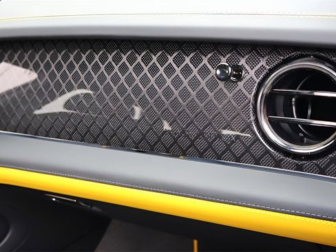 New 2025 Bentley Bentayga image 25