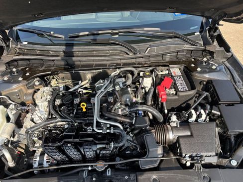 Used 2025 Nissan Altima 2.5 SV FWD image 32