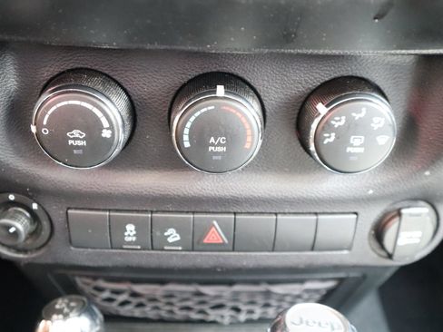 Used 2018 Jeep Wrangler Unlimited Sport S AWD/4WD image 36