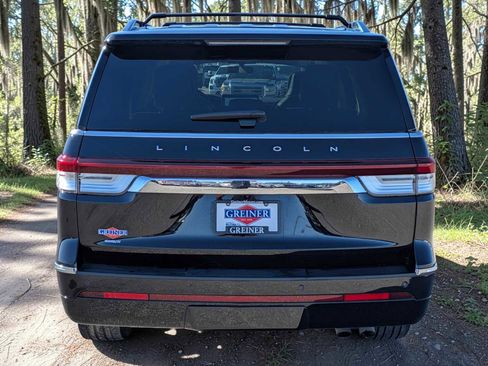 Used 2023 Lincoln Navigator Reserve AWD/4WD image 5