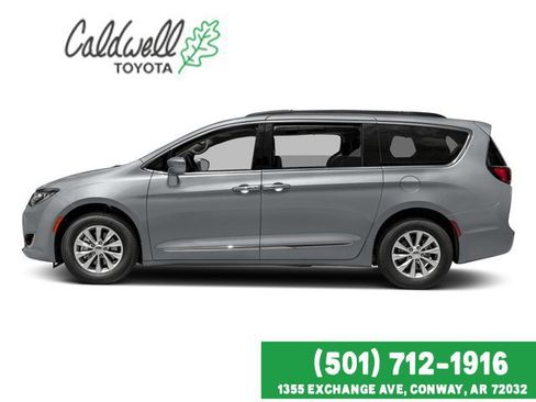 Used 2017 Chrysler Pacifica Touring Plus w/ Tire & Wheel Group FWD image 4